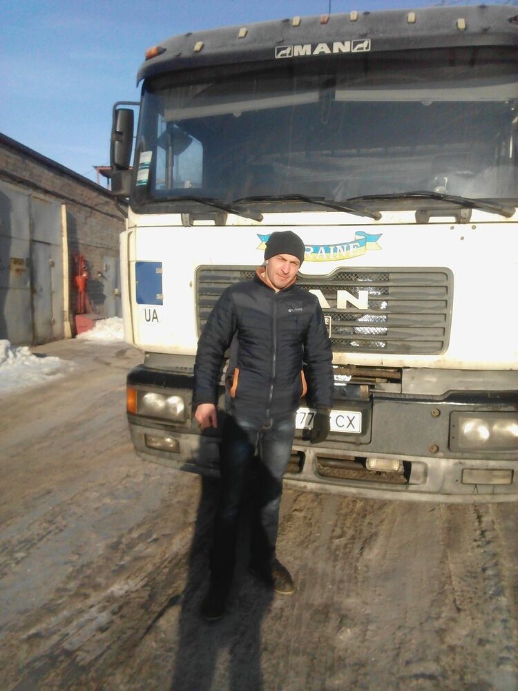  ,   Nik, 36 ,   
