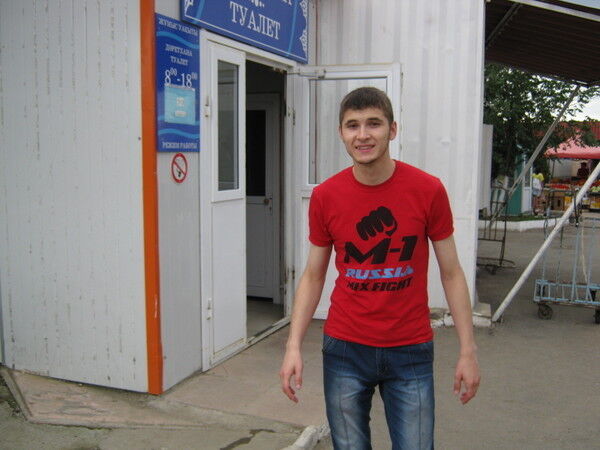  8460940  Viktor, 33 ,    