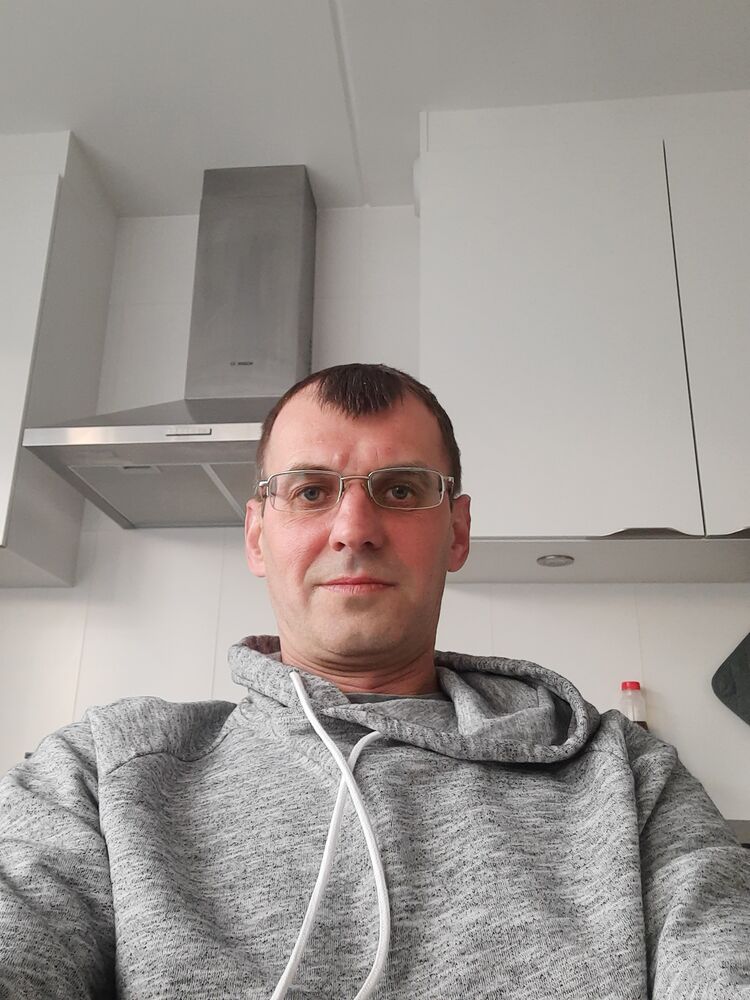  30690340  Igor, 48 ,    Huddinge