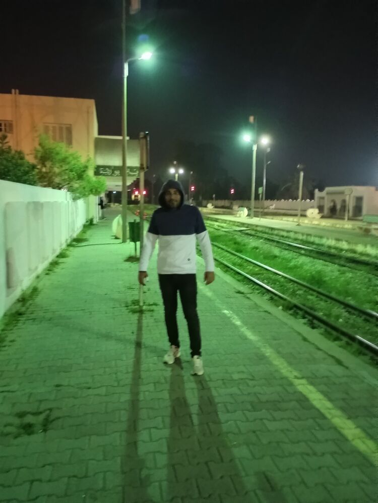  42066460  Houssem, 37 ,    Tunis