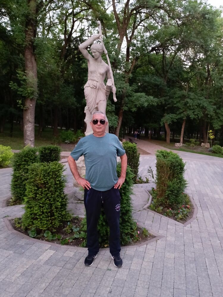  44106430  Chingiz, 52 ,    