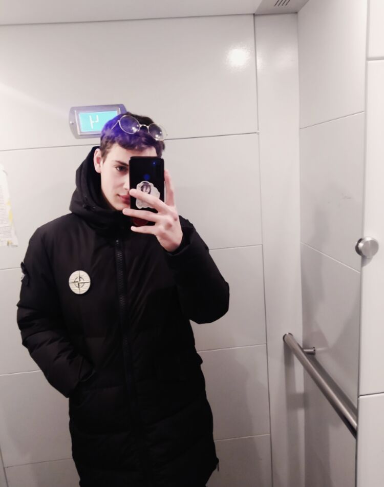  40697590  , 21 ,    -