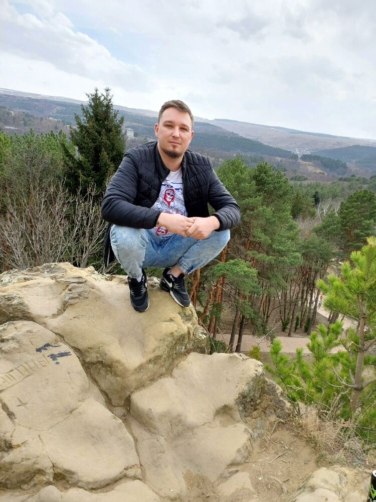  40198060  Ruslan, 31 ,    