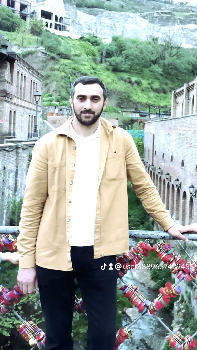  47705950  Araz, 40 ,    