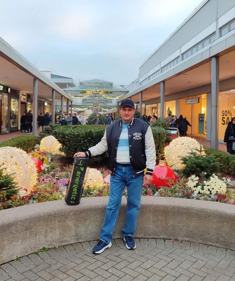  Frankfurt am Main,   , 43 ,   ,   