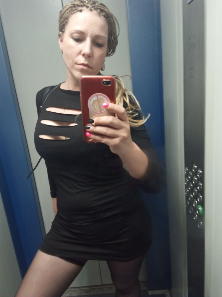  20378190  Nika, 37 ,    