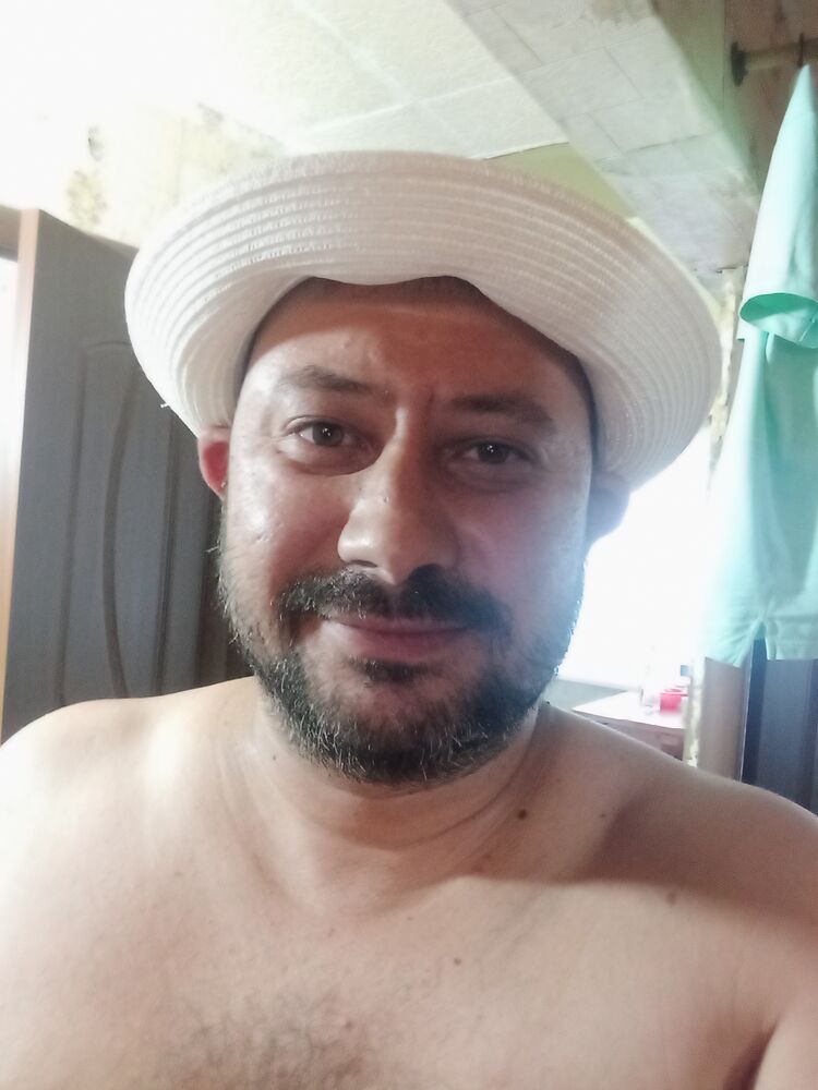  49612360  Roman, 38 ,    