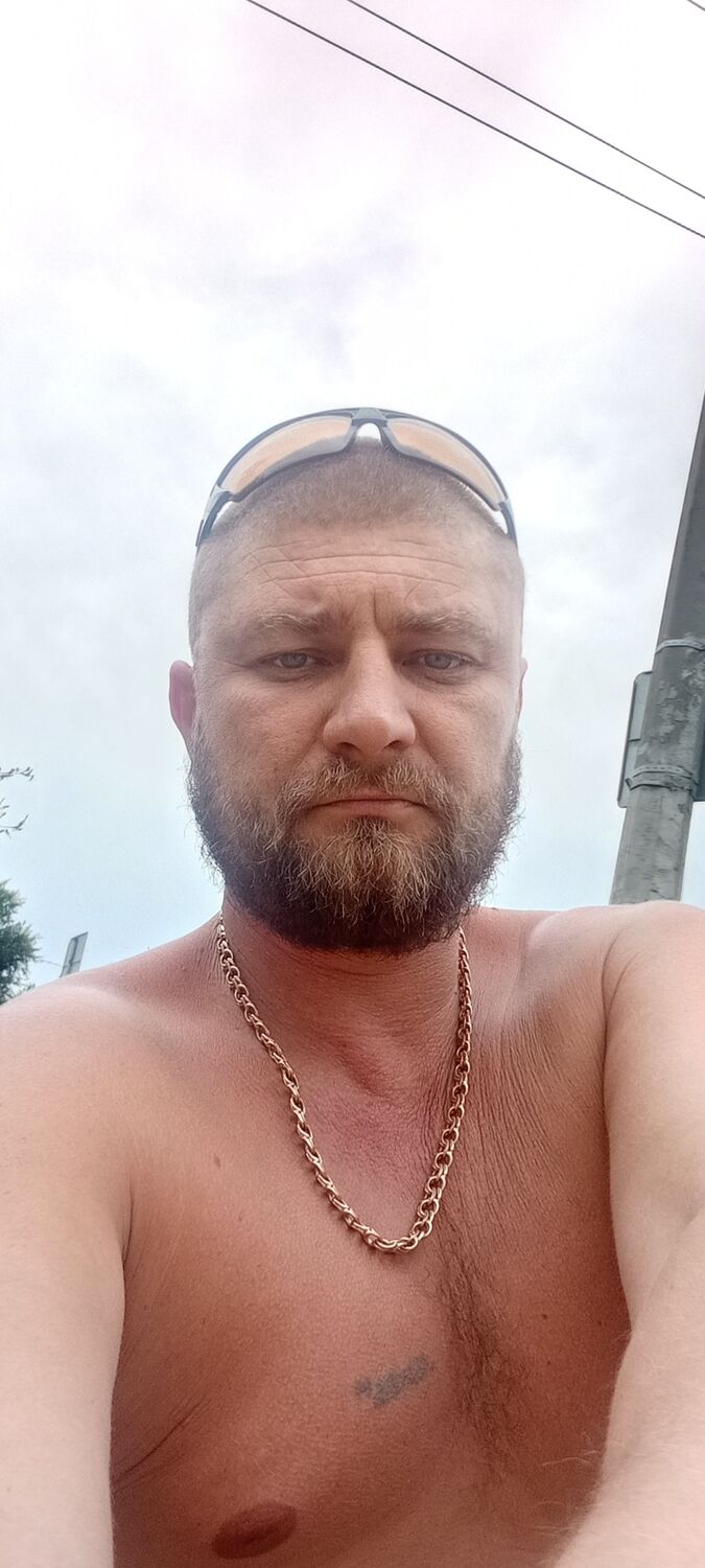  29982960  David, 42 ,    