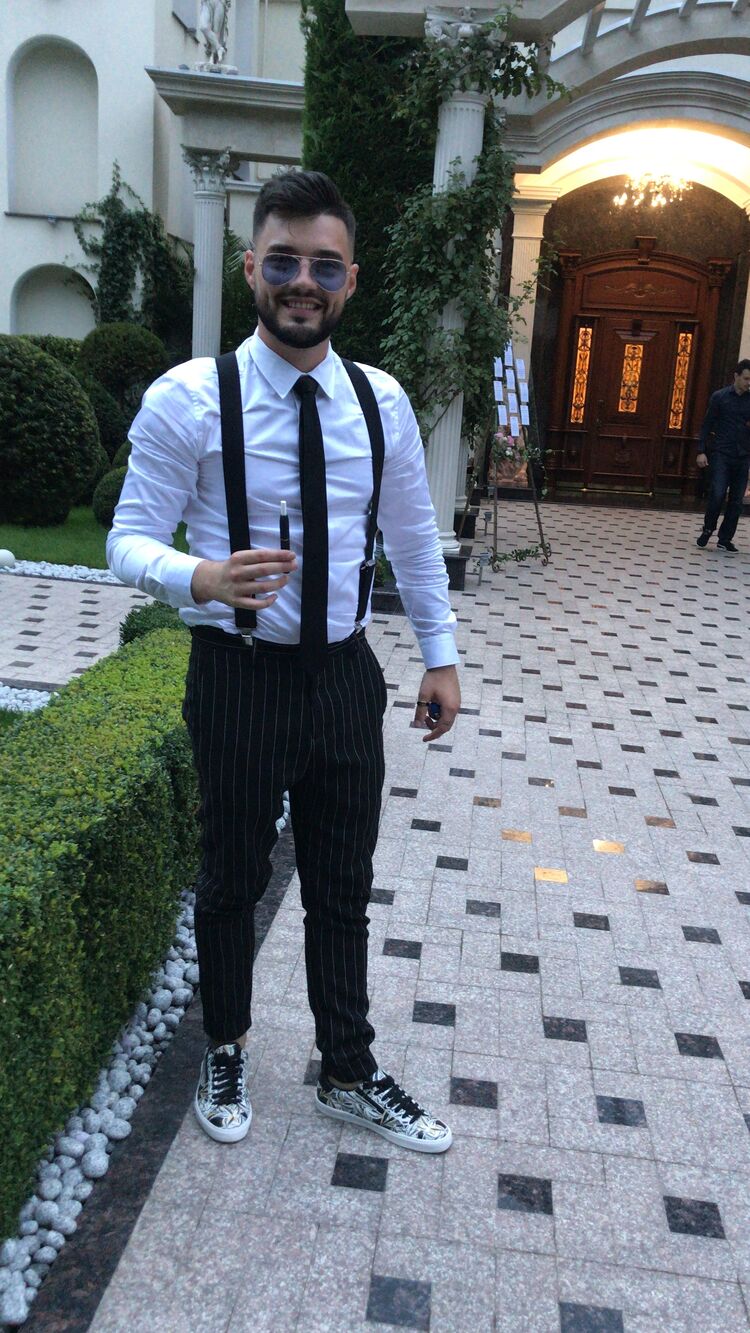  ,   Alex, 32 ,   