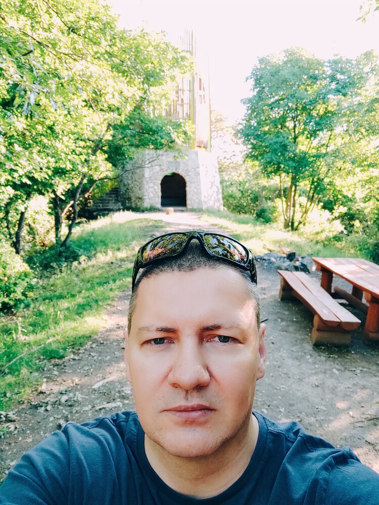  27115250  Jozsef, 46 ,    