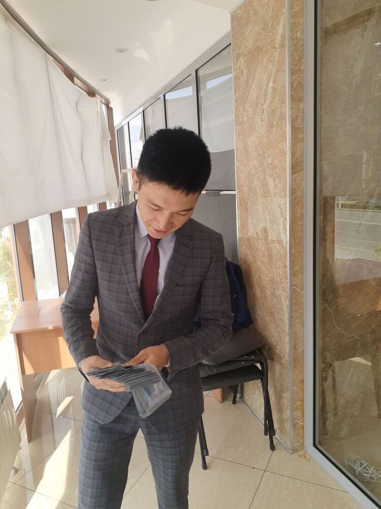  52852890  Adlet, 31 ,    