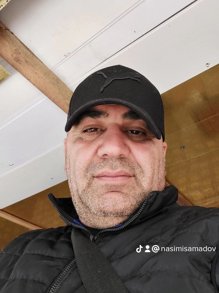  Roland,   Nasimi, 42 ,   ,   