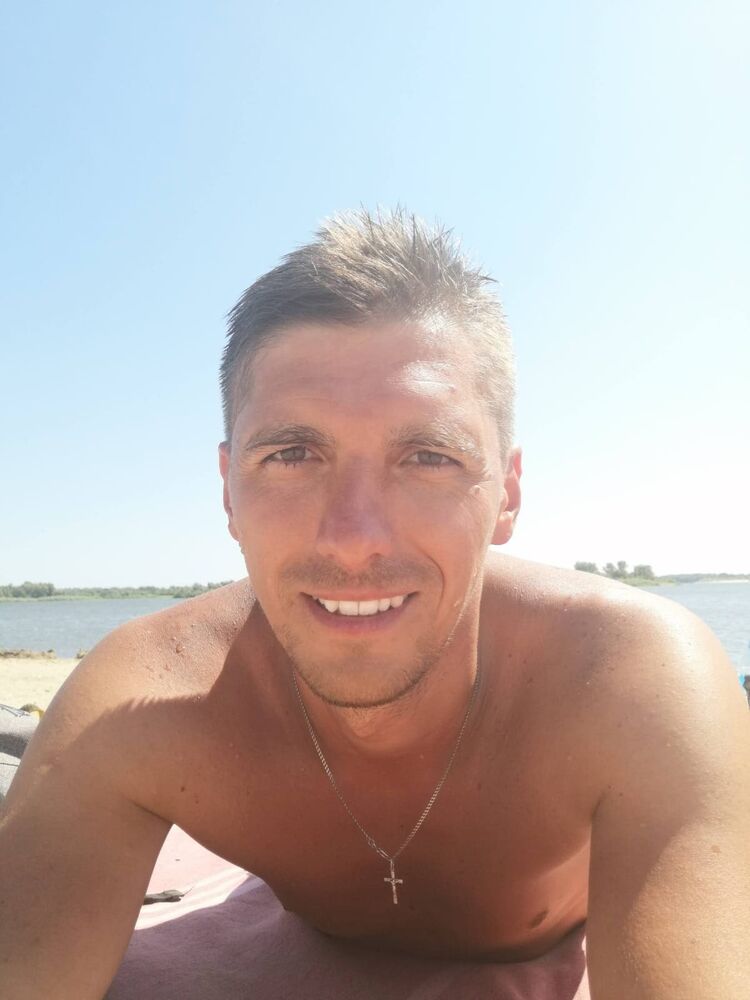  51451670  Pavel, 35 ,    