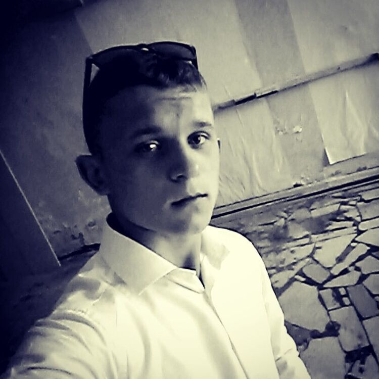  13494450  Artem, 26 ,    