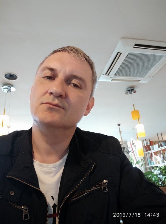 48004680  Pavel, 51 ,    
