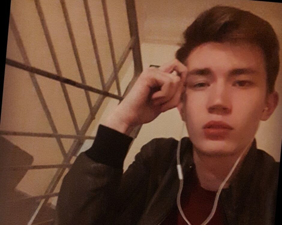  42499250  Danil, 24 ,    