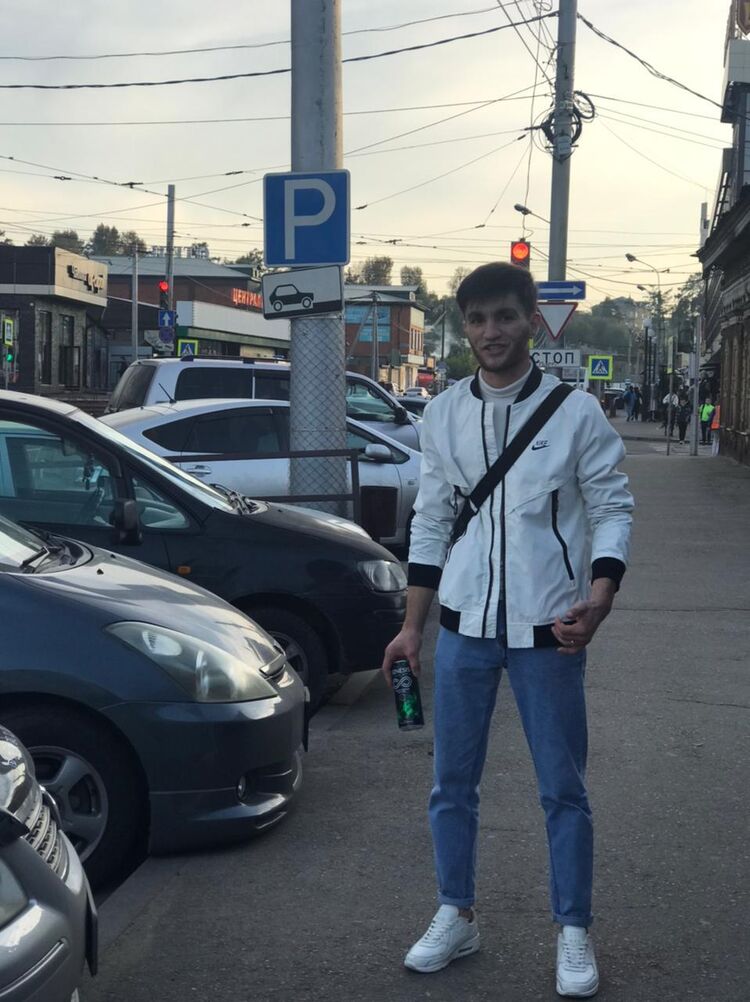  38070160  Alihan, 22 ,    
