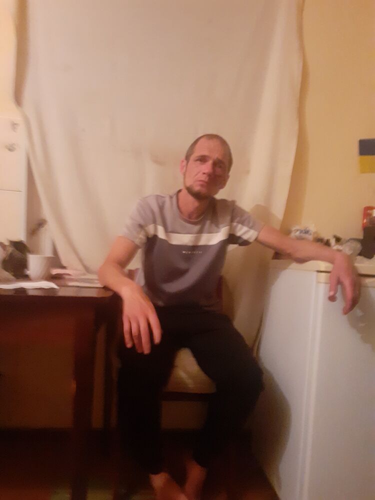  ,   Denis, 39 ,   ,   
