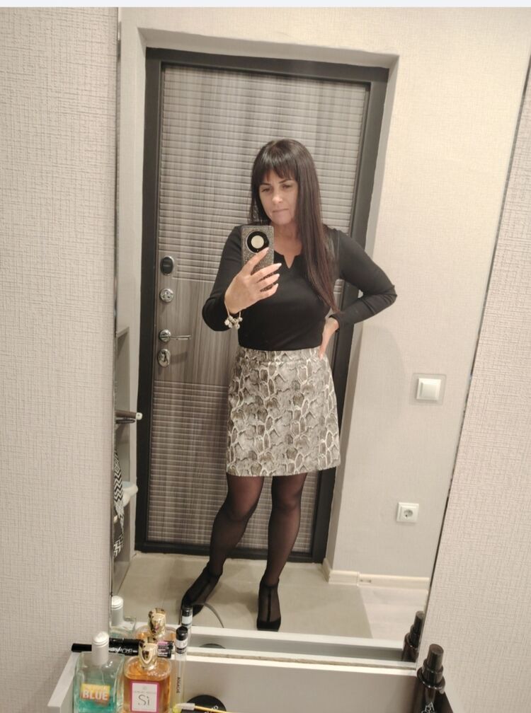  48299590  Lisa, 43 ,    