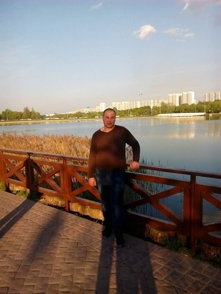  19108890  Sergei, 44 ,    Azor