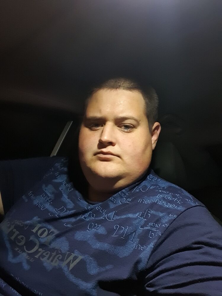 53044170  Artur, 29 ,    