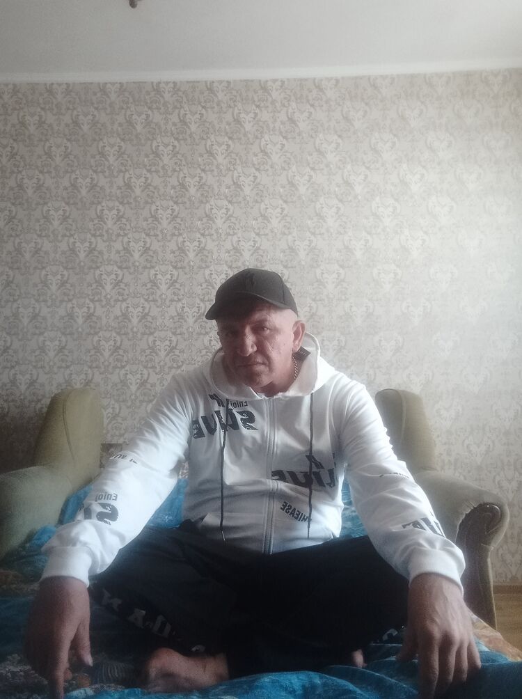  ,   Ronald, 47 ,   c , 