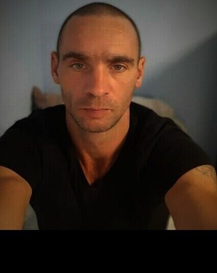  ,   Max, 42 ,   ,   