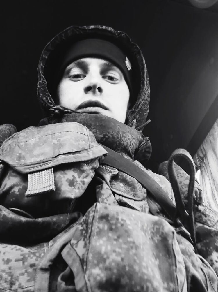  53033140  Vlados, 29 ,    