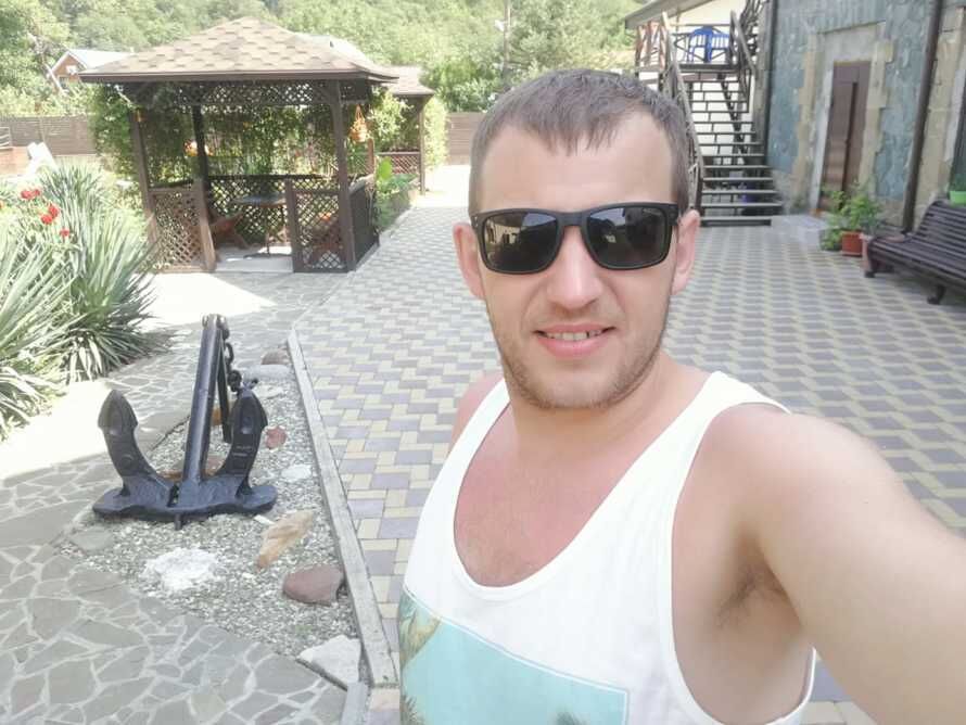  45008320  Antonio, 37 ,    -