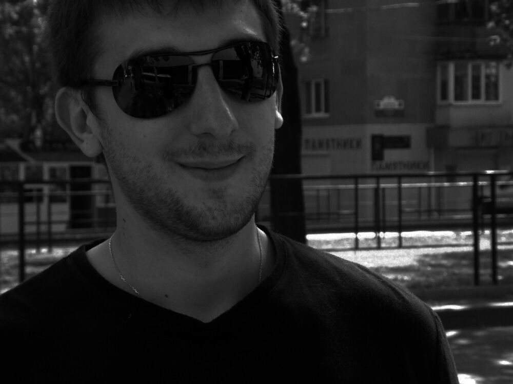  8663120  Ian, 37 ,    