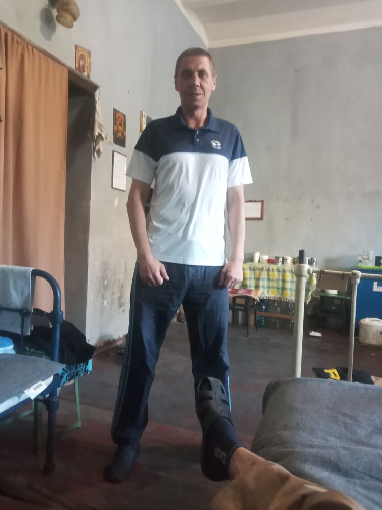  52190680  Denis, 40 ,    