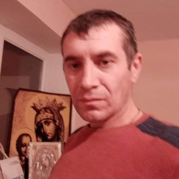  28566870  Igor, 40 ,    