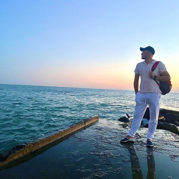  ,   Anton, 31 ,  
