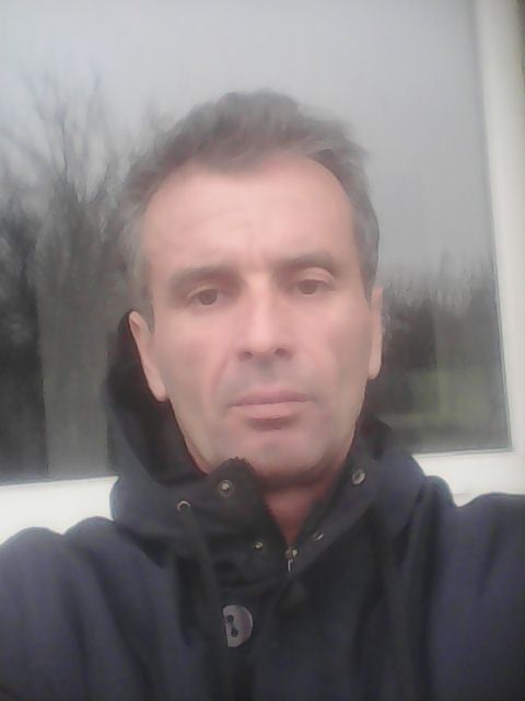  10830810  Petr, 54 ,    