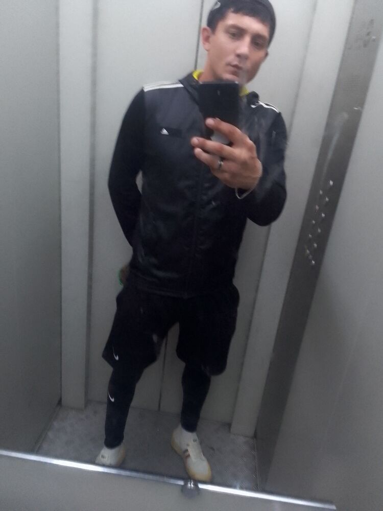  45728180  Bob, 31 ,    