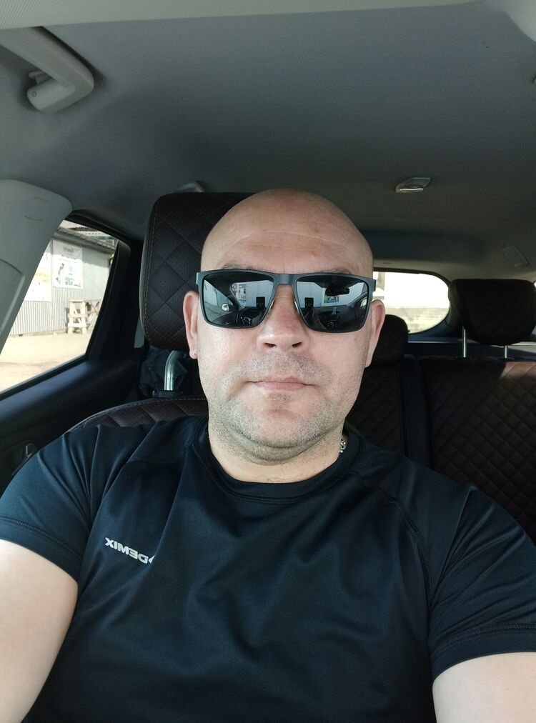  49837300  Pavel, 45 ,    