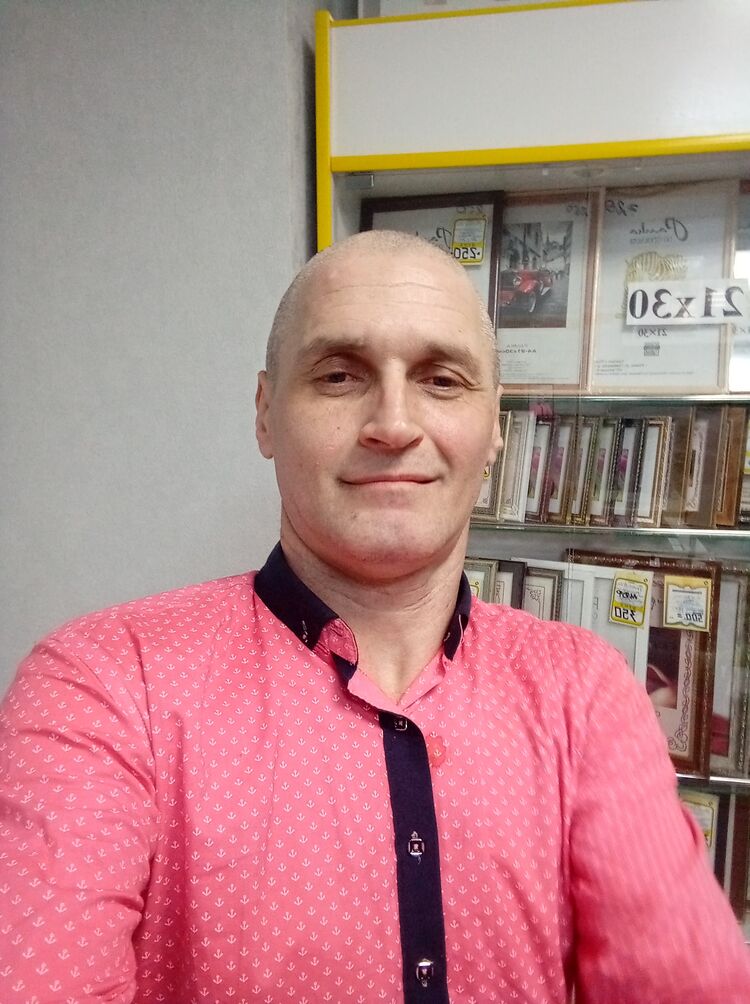  41377610  Roman, 46 ,    -