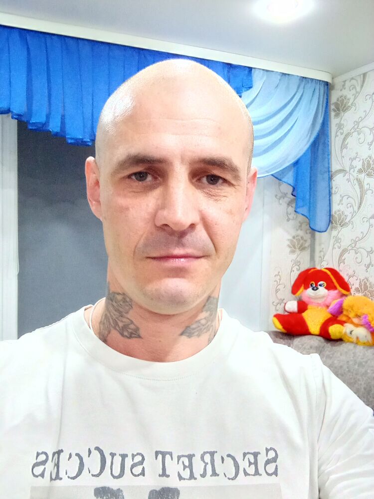  46832470  , 37 ,    