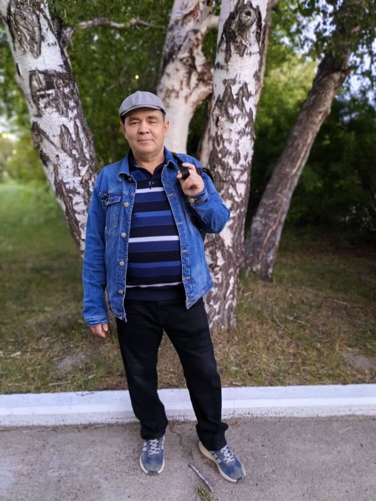  -,   Petr, 52 ,   ,   