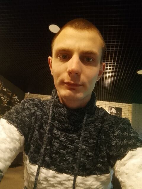  53855700  Eduard, 28 ,    