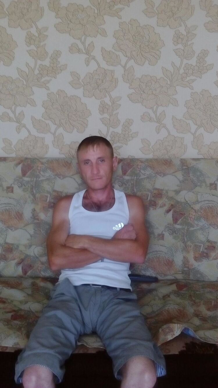  48848210  Alexander, 41 ,    