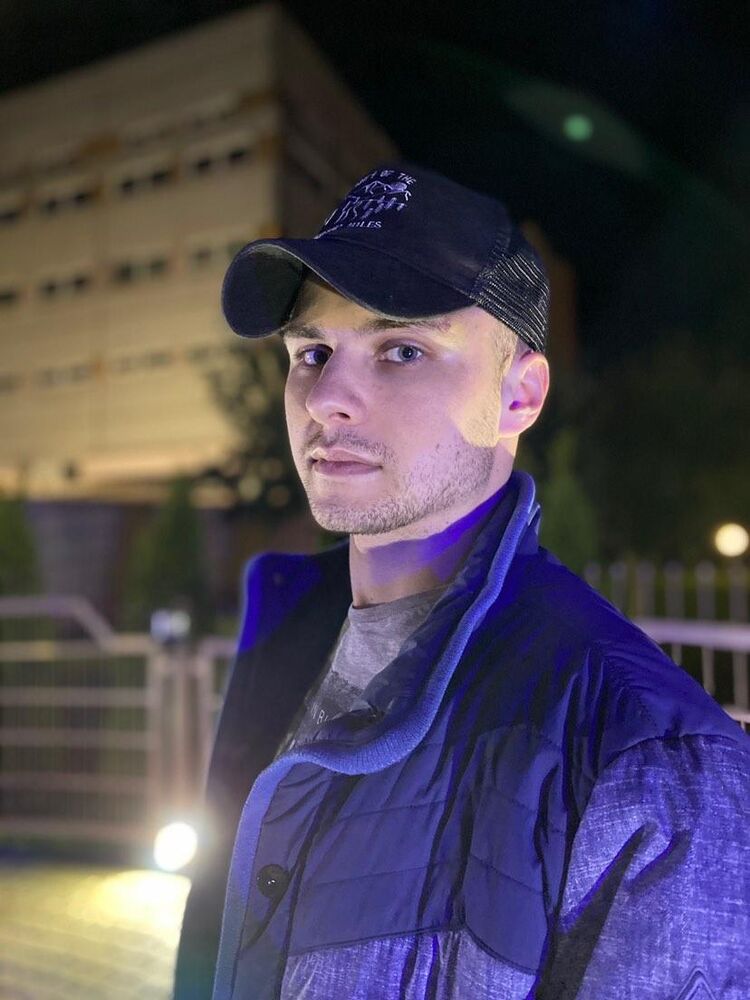  54000040  Artemka, 18 ,    