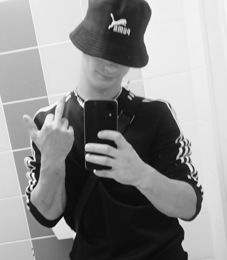  46125430  Alexander, 28 ,    -