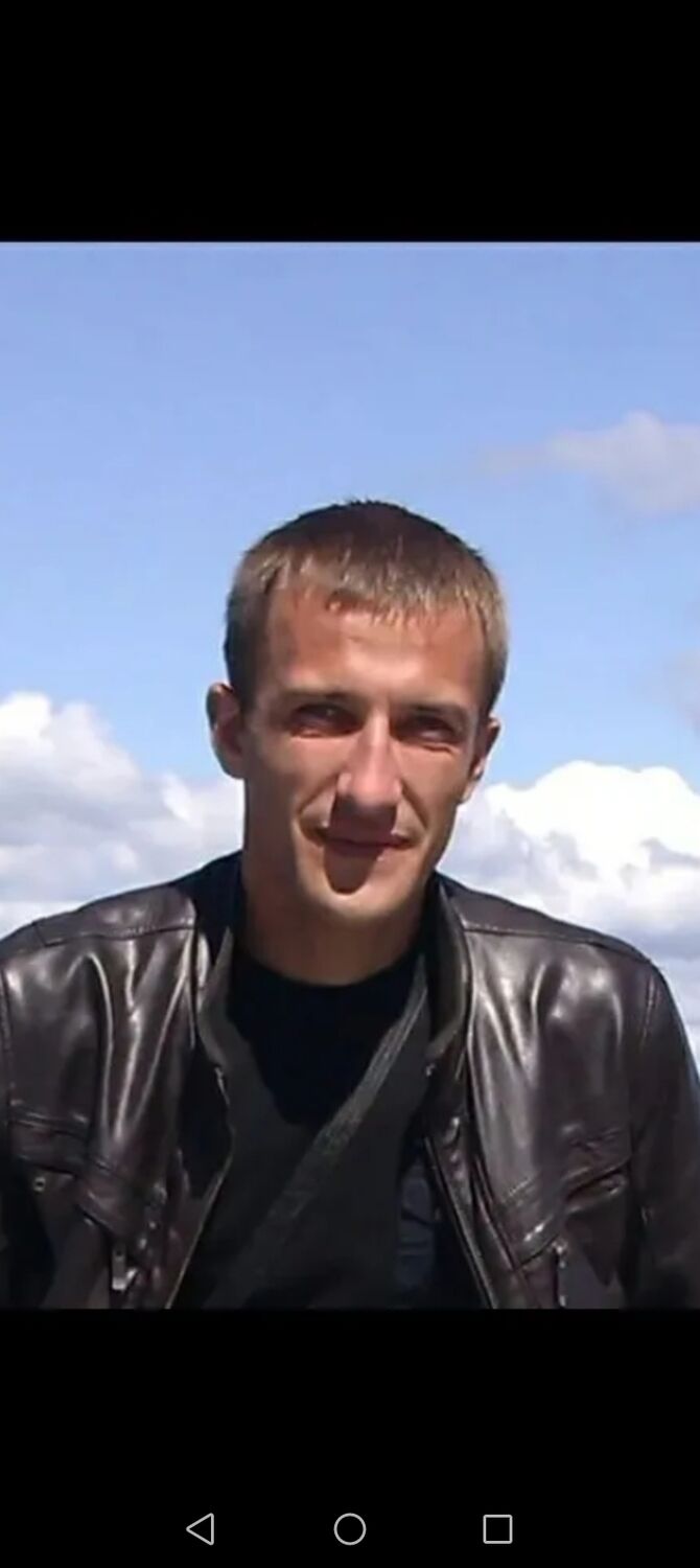  48665130  Maks, 37 ,    