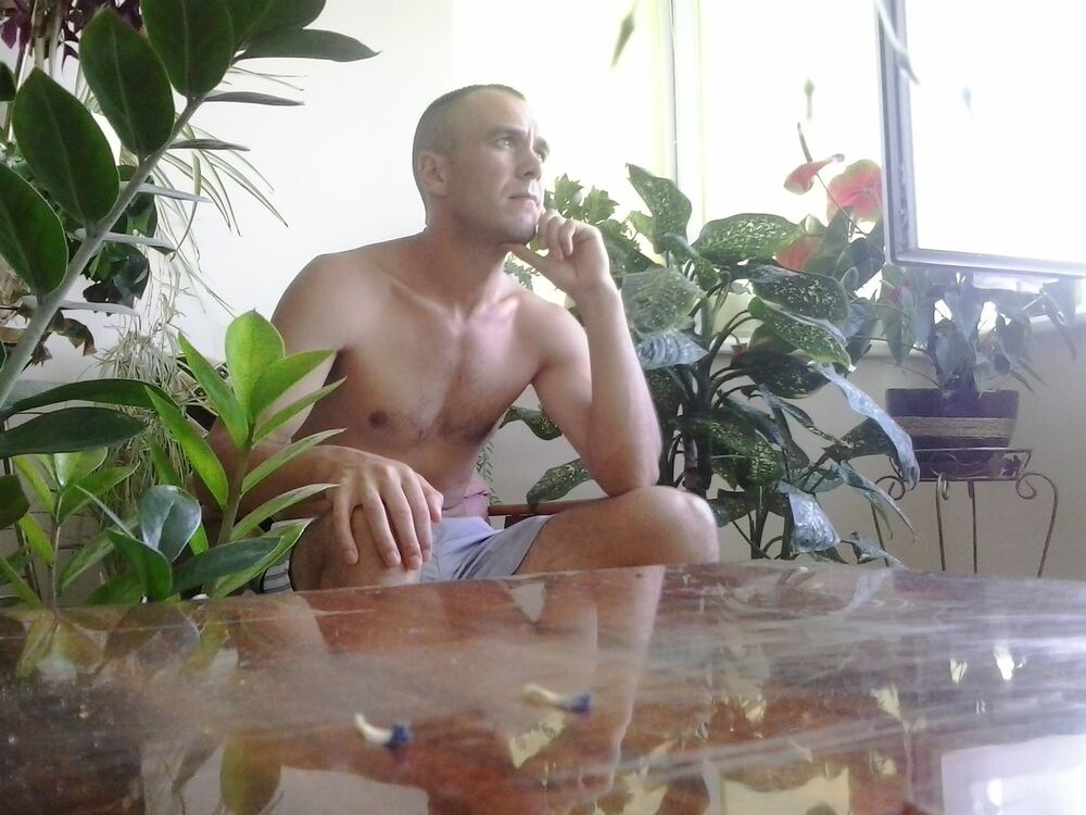  10225390  Anton, 38 ,    