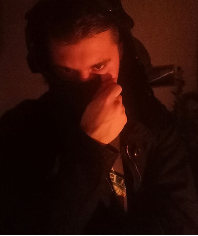 39015050  Vlad, 34 ,    