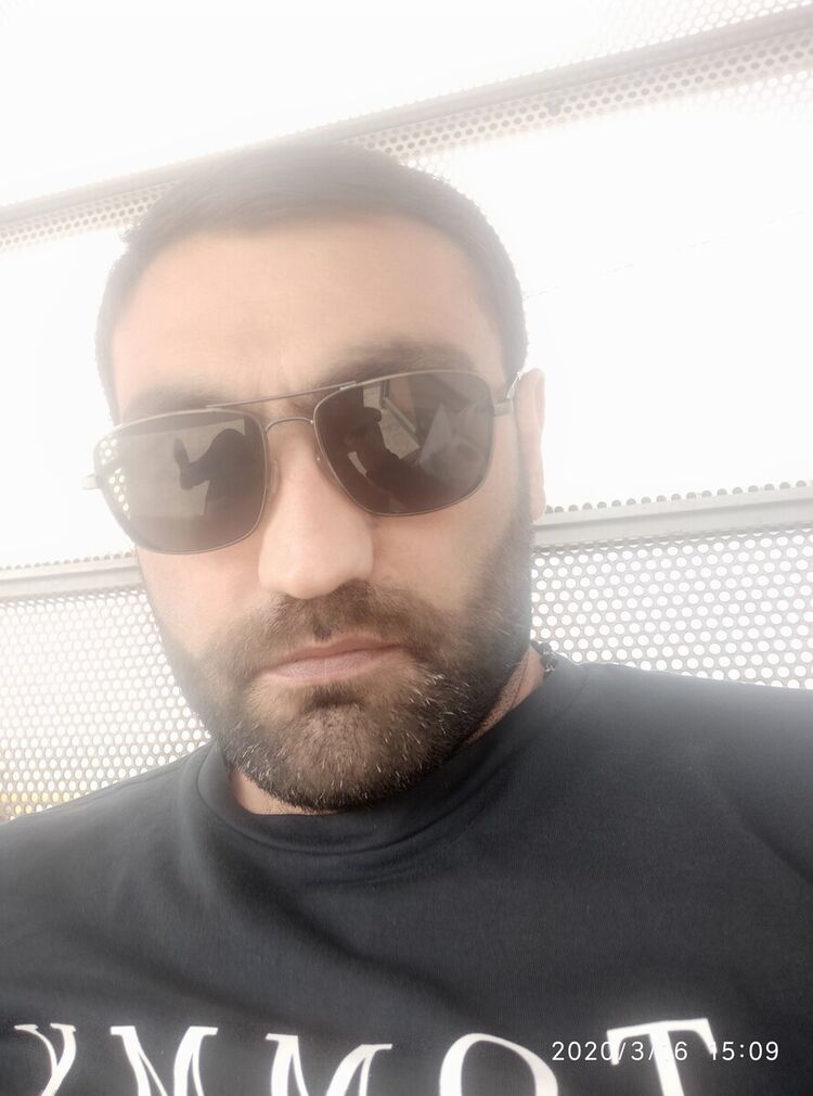  20769540  Feliks, 44 ,    Cannes