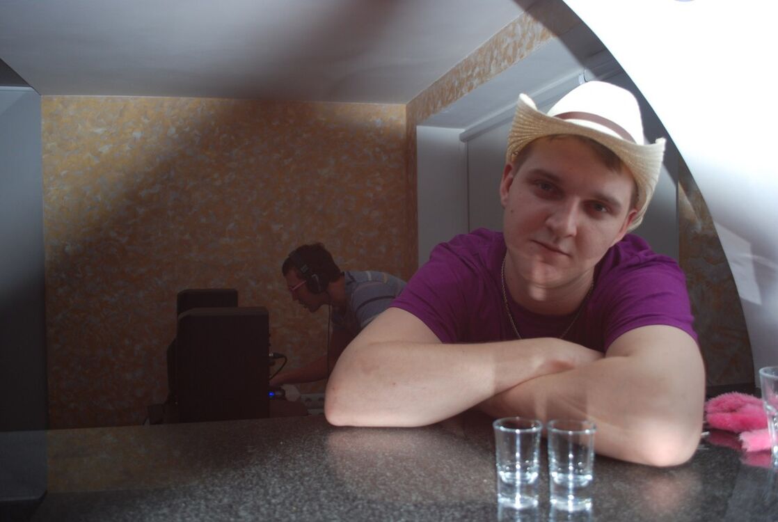  ,   Charlie, 33 ,   , 