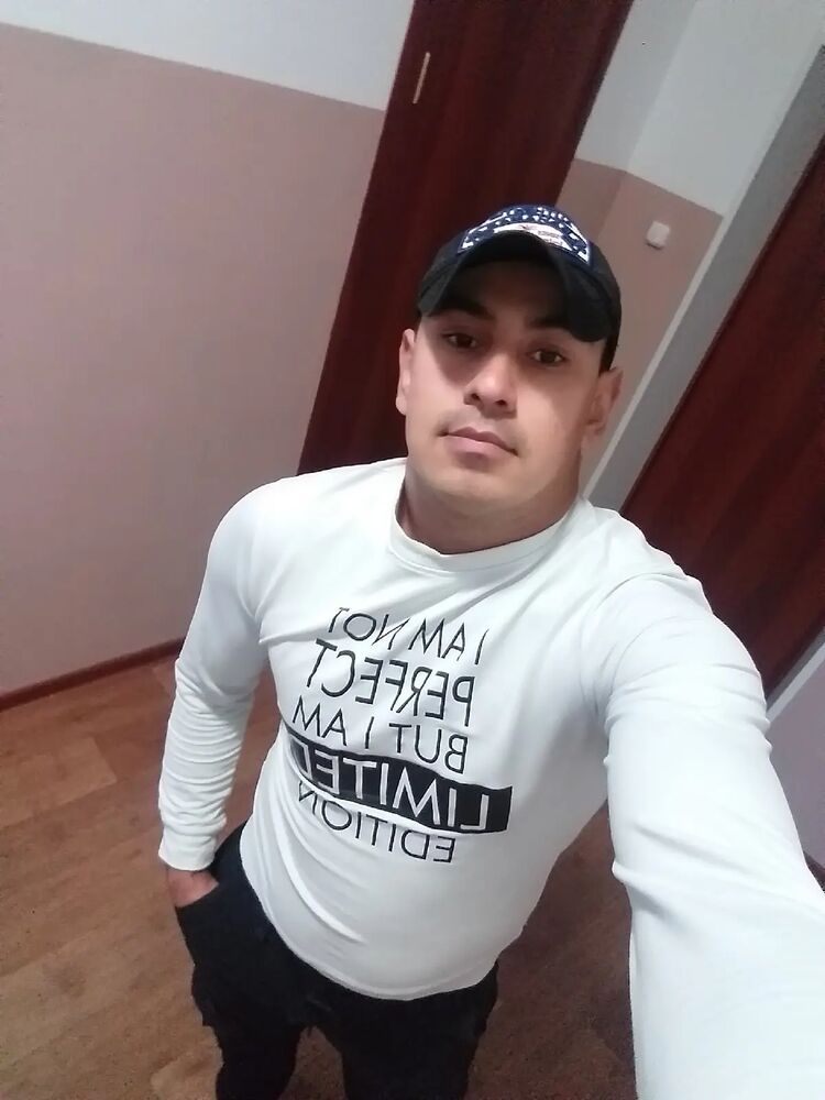  -,   Azizbek, 32 ,   ,   
