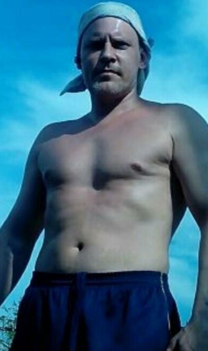  Umuahia,   Dzhon, 49 ,   ,   